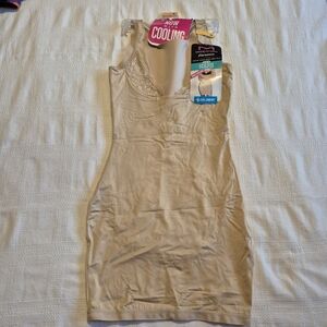 Maidenform slip Medium Flexees Sculpts Ultra Firm built in mesh body suit NWT